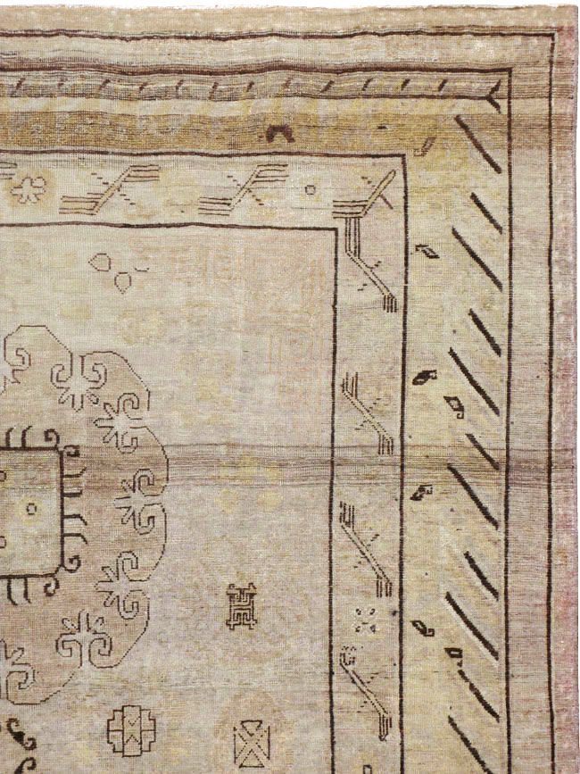 Vintage East Turkestan Khotan Carpet, No.19204 - Galerie Shabab
