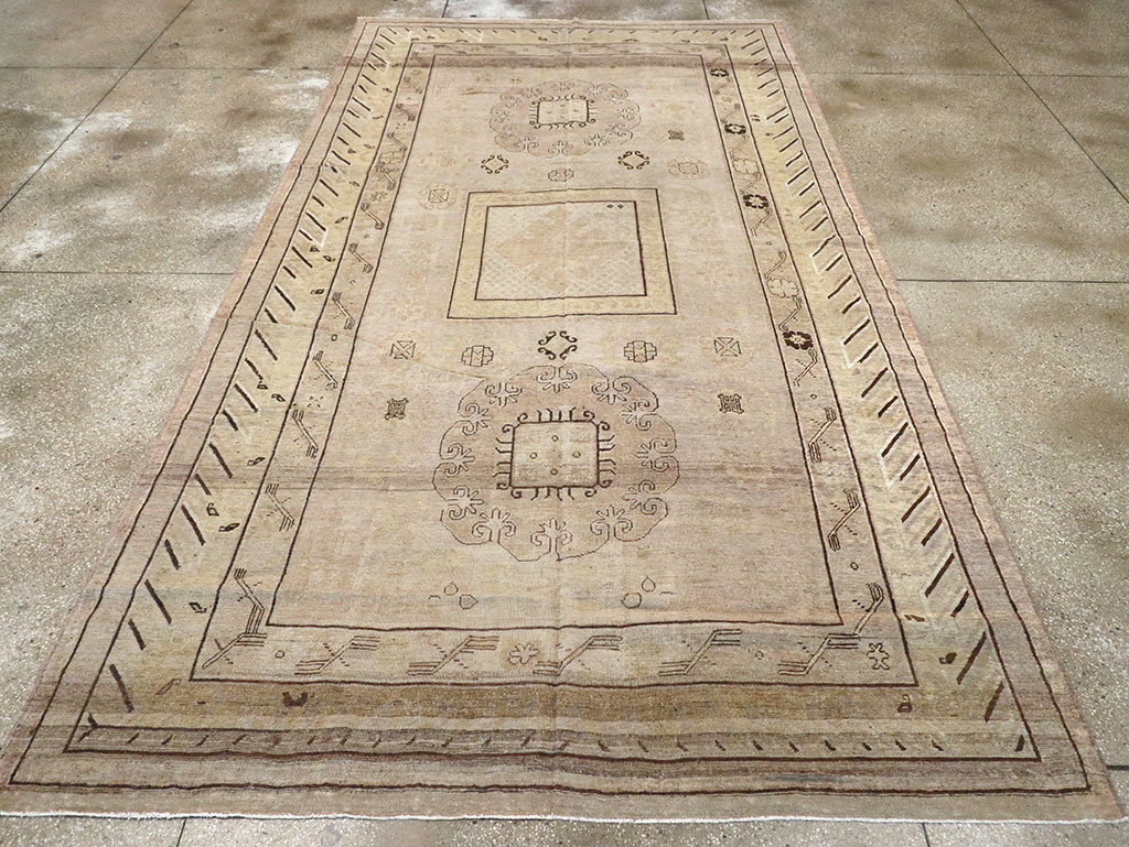 Vintage East Turkestan Khotan Carpet, No.19204 - Galerie Shabab