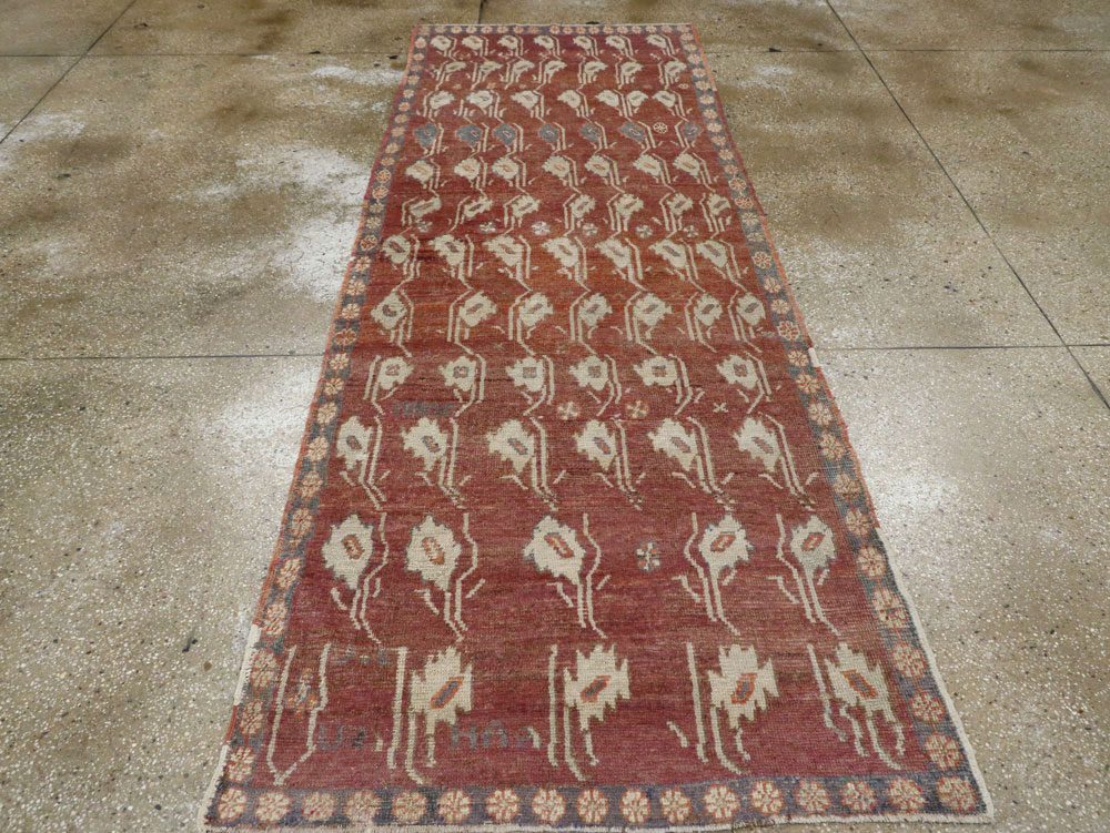 Vintage Turkish Anatolian Small Runner, No.19224 - Galerie Shabab