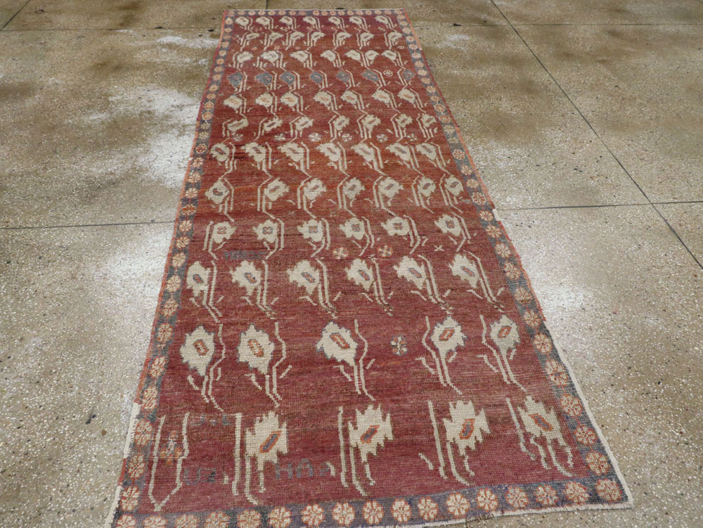 Vintage Turkish Anatolian Small Runner, No.19224 - Galerie Shabab