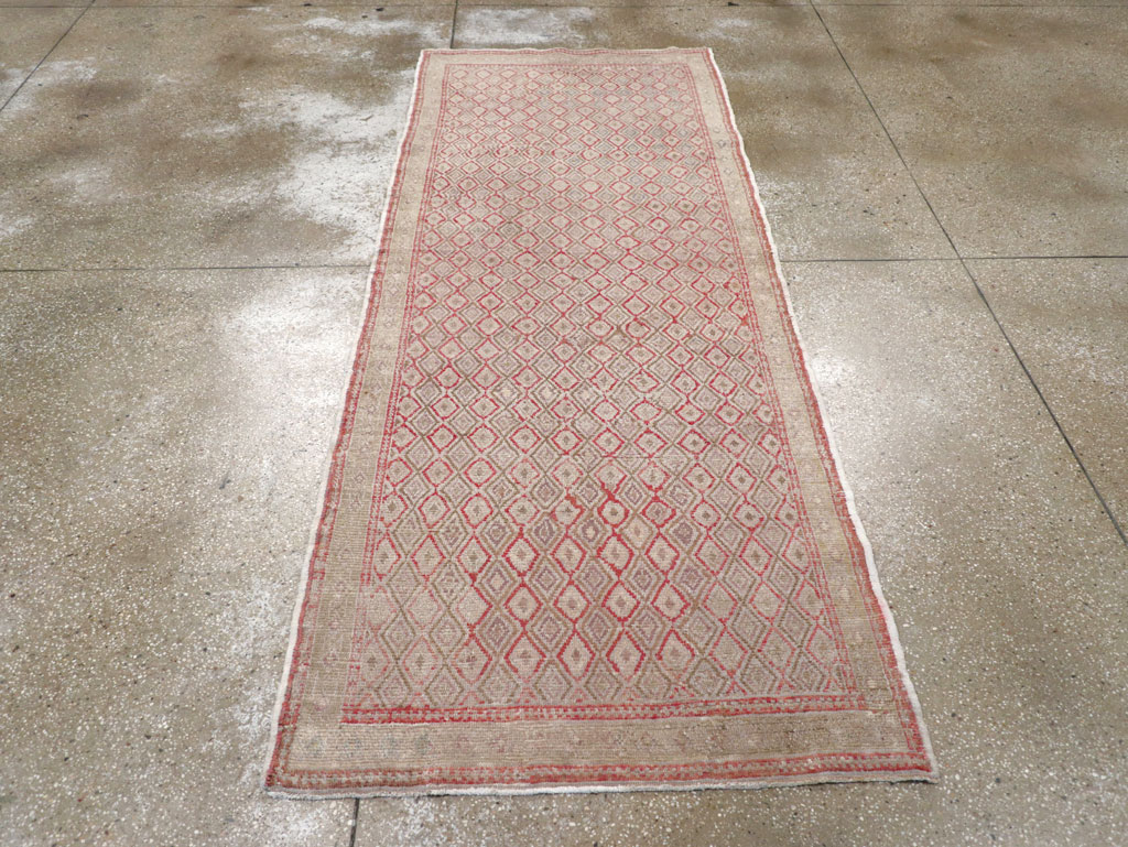 Vintage Turkish Anatolian Short Runner, No.19236 - Galerie Shabab