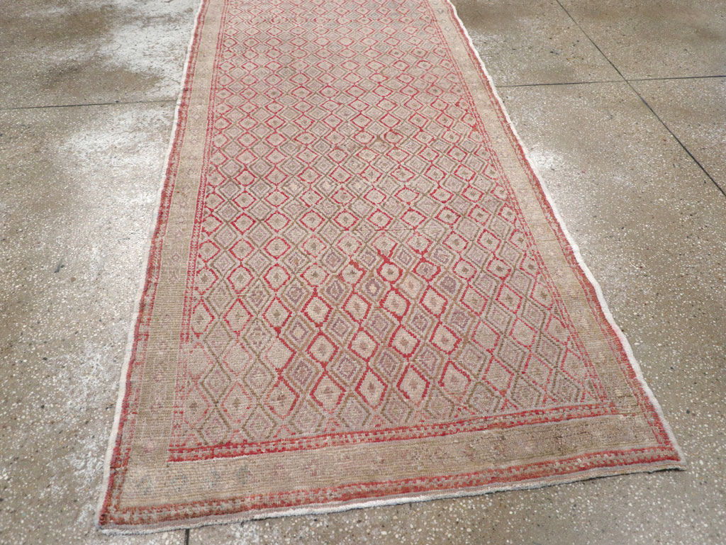 Vintage Turkish Anatolian Short Runner, No.19236 - Galerie Shabab
