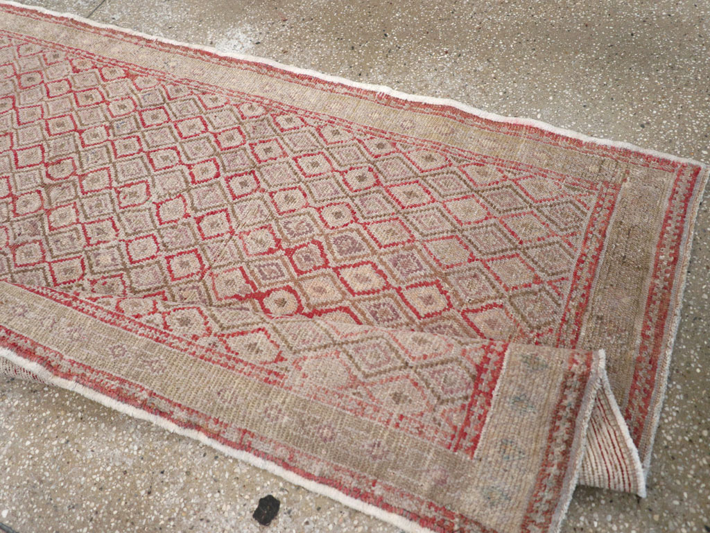 Vintage Turkish Anatolian Short Runner, No.19236 - Galerie Shabab