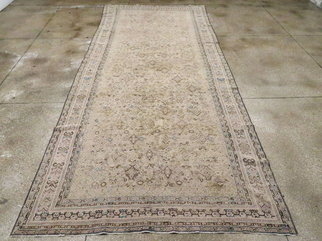 Antique Persian Malayer Gallery Carpet, No.20028 - Galerie Shabab