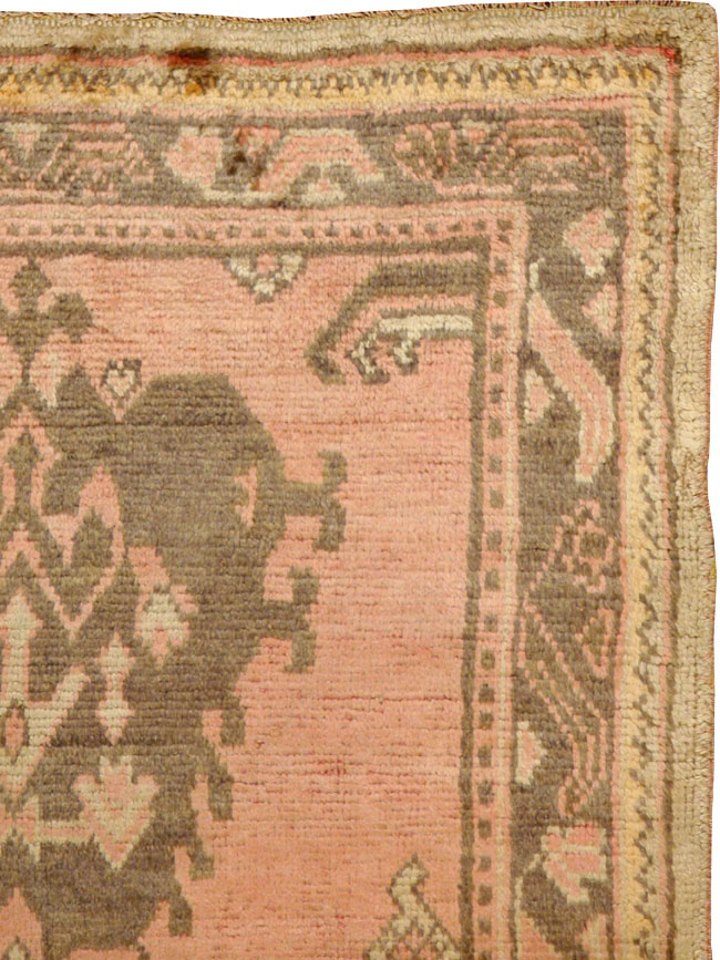 Antique Turkish Oushak Rug, No.20140 - Galerie Shabab