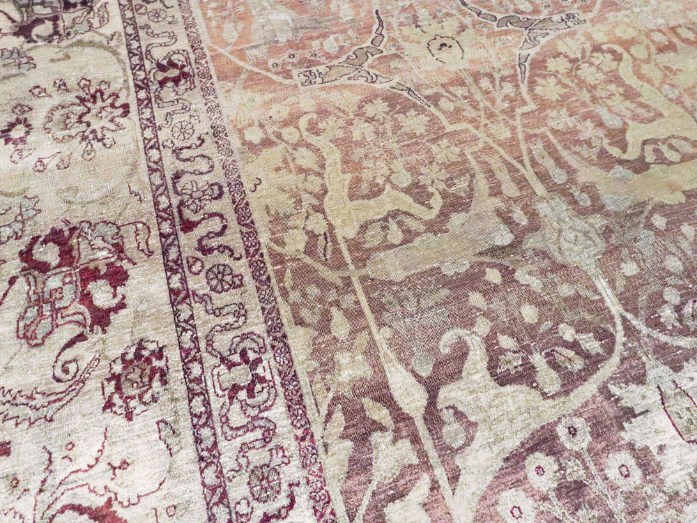 Antique Persian Silk Distressed Kashan Carpet, No.20182 - Galerie Shabab