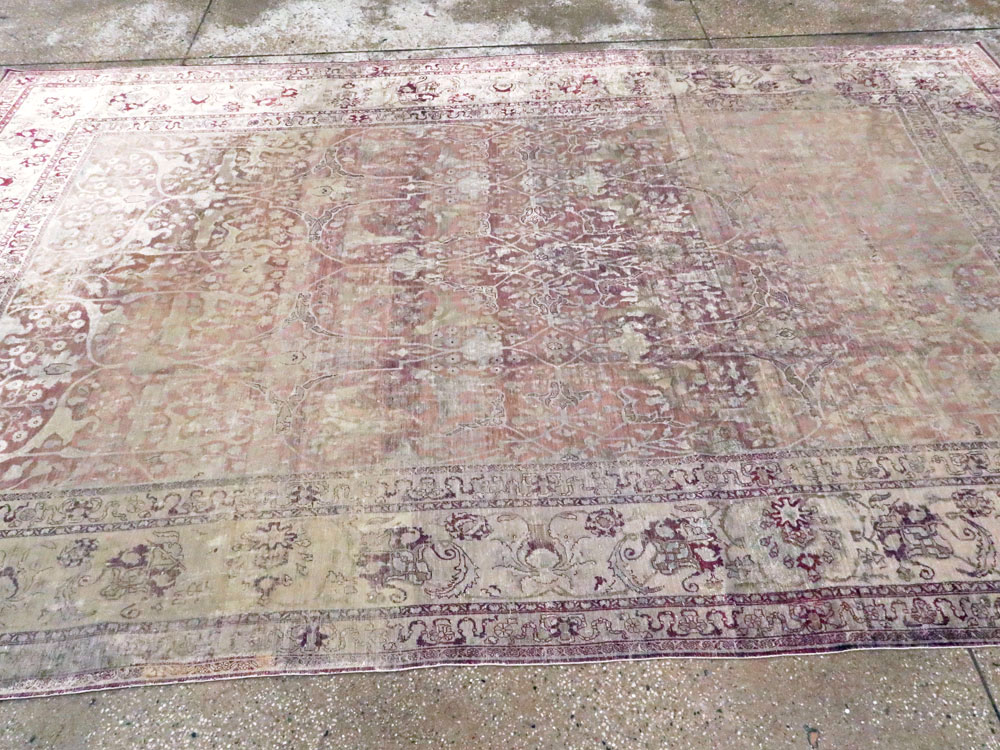 Antique Persian Silk Distressed Kashan Carpet, No.20182 - Galerie Shabab