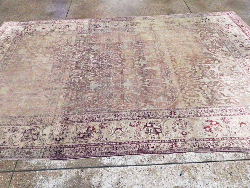 Antique Persian Silk Distressed Kashan Carpet, No.20182 - Galerie Shabab