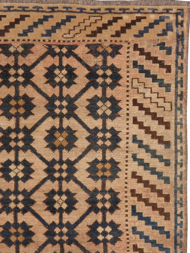 Antique Kirghiz Gallery Carpet, No.20190 - Galerie Shabab