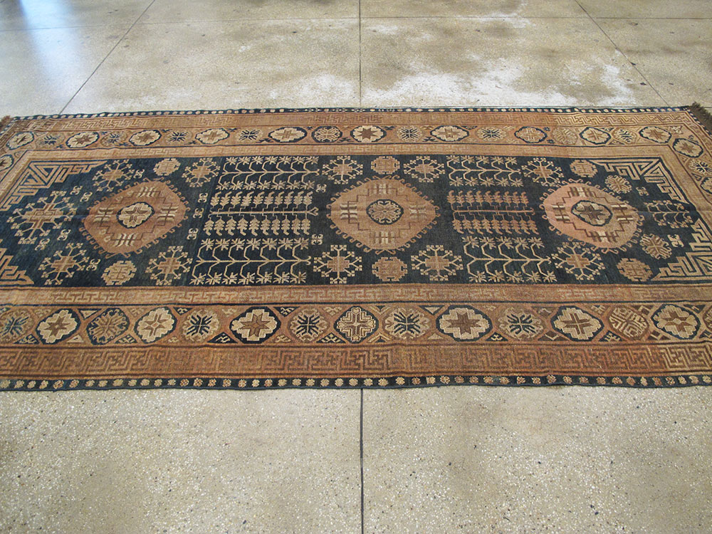 Antique East Turkestan Kirghiz Rug, No.20192 - Galerie Shabab