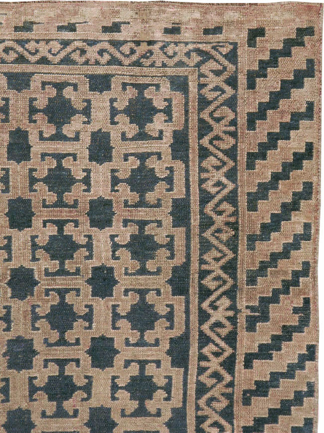 Antique East Turkestan Kirghiz Carpet, No.20193 - Galerie Shabab