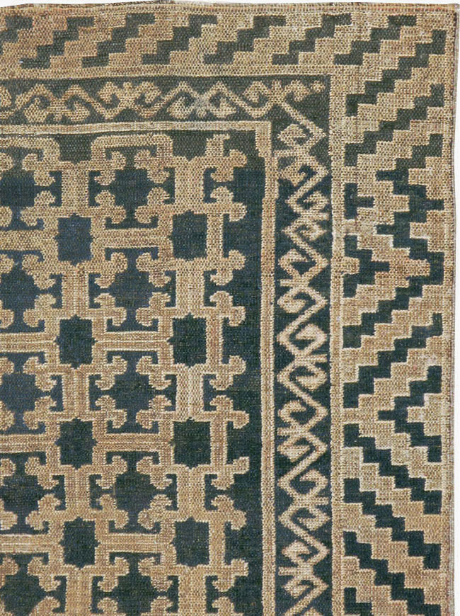 Antique East Turkestan Kirghiz Carpet, No.20193 - Galerie Shabab