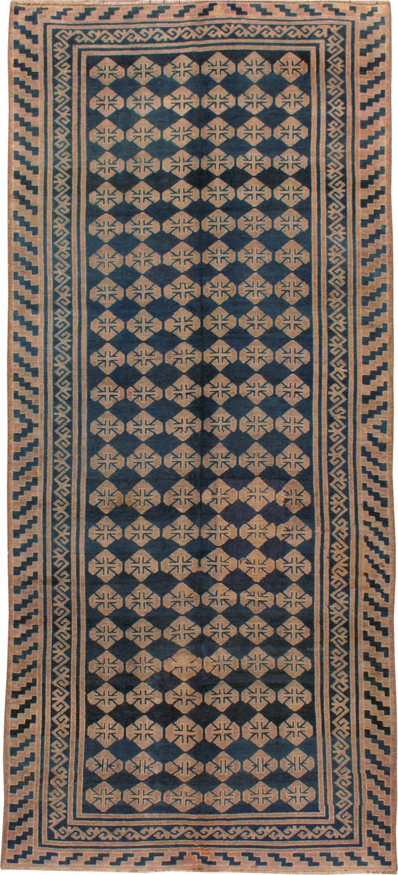 Antique Kirghiz Gallery Carpet, No.20195 - Galerie Shabab