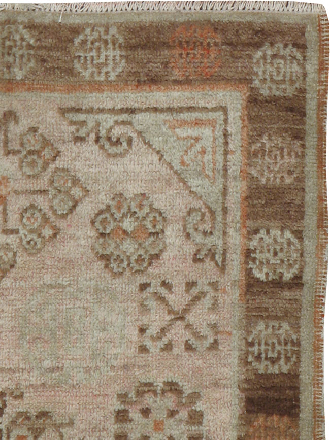 Antique Khotan Rug, No.20201 - Galerie Shabab