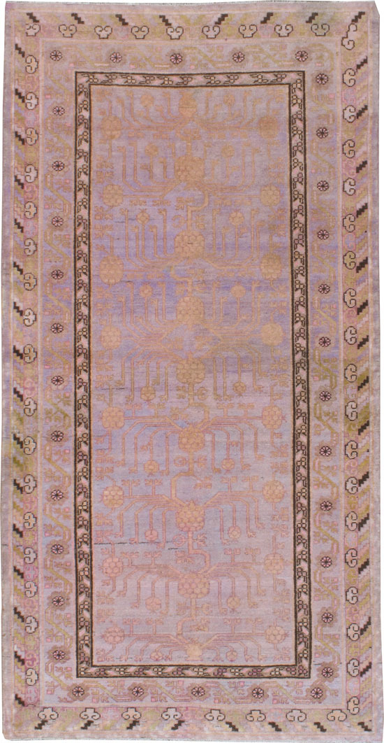 Antique Khotan Gallery Carpet, No.20203 - Galerie Shabab