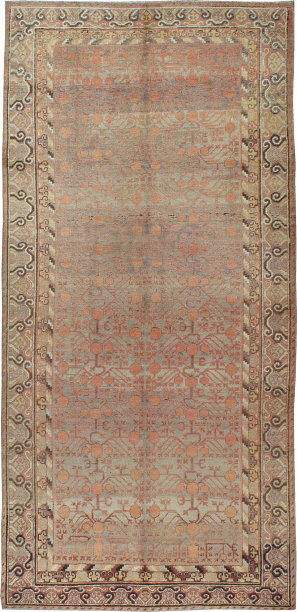 Antique Khotan Gallery Carpet, No.20204 - Galerie Shabab