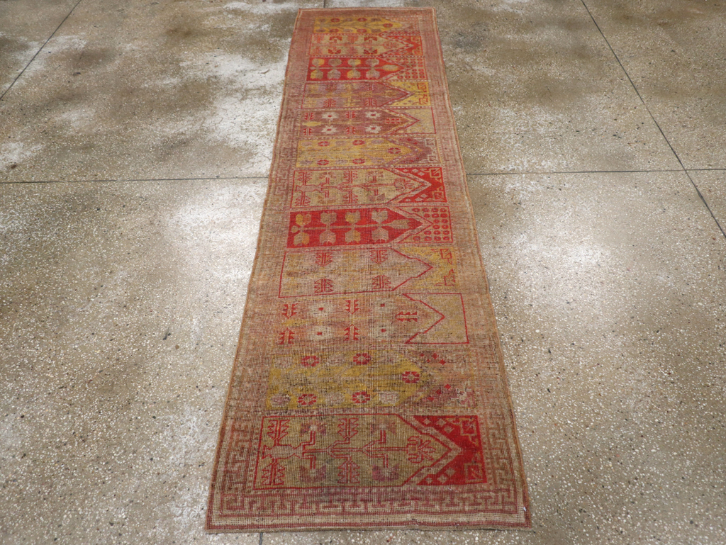Antique East Turkestan Khotan Saph Runner, No.20233 - Galerie Shabab