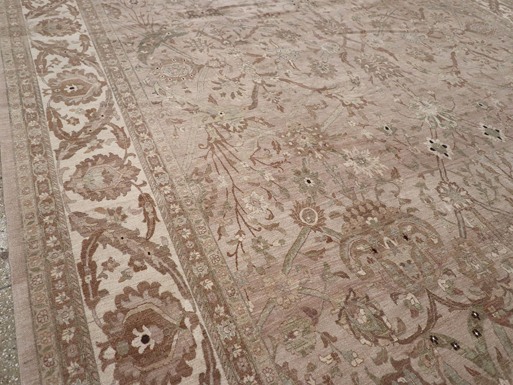 Modern Persian Tabriz Carpet, No.20297 - Galerie Shabab