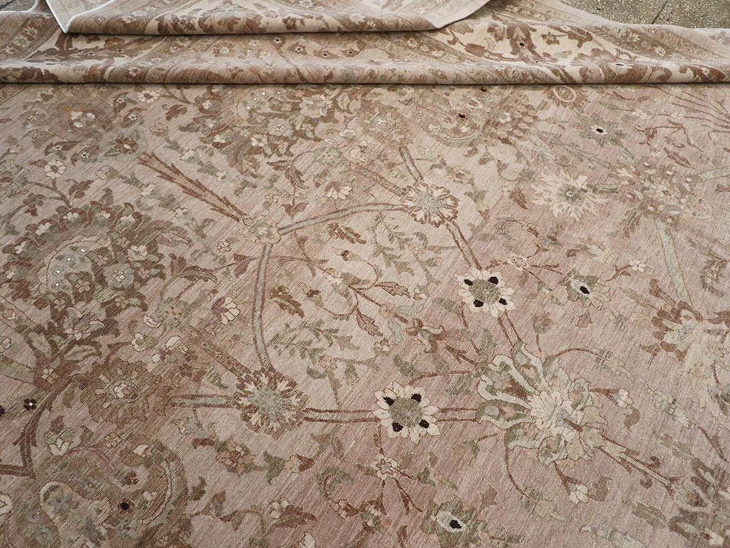 Modern Persian Tabriz Carpet, No.20297 - Galerie Shabab