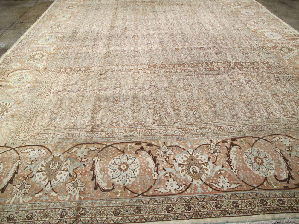 Antique Tabriz Persian Carpet, No.20356 - Galerie Shabab