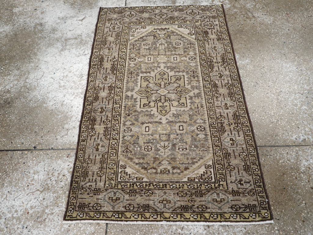 Vintage Persian Malayer Throw Rug, No.20419 - Galerie Shabab