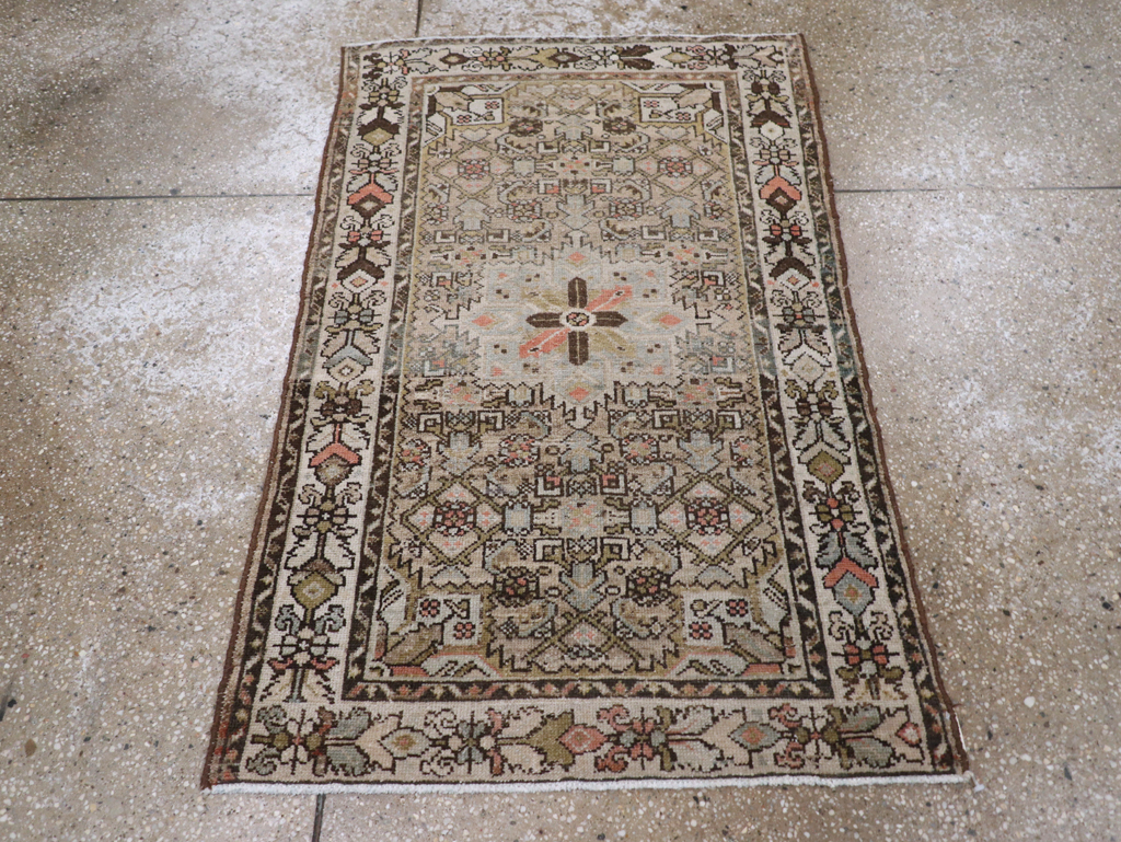 Antique Persian Malayer Throw Rug, No.20469 - Galerie Shabab