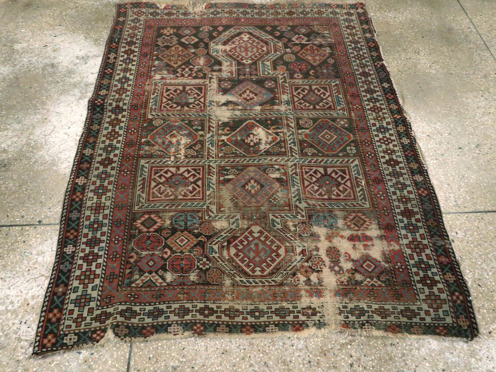 Antique Caucasian Shirvan Distressed Rug, No.20516 - Galerie Shabab