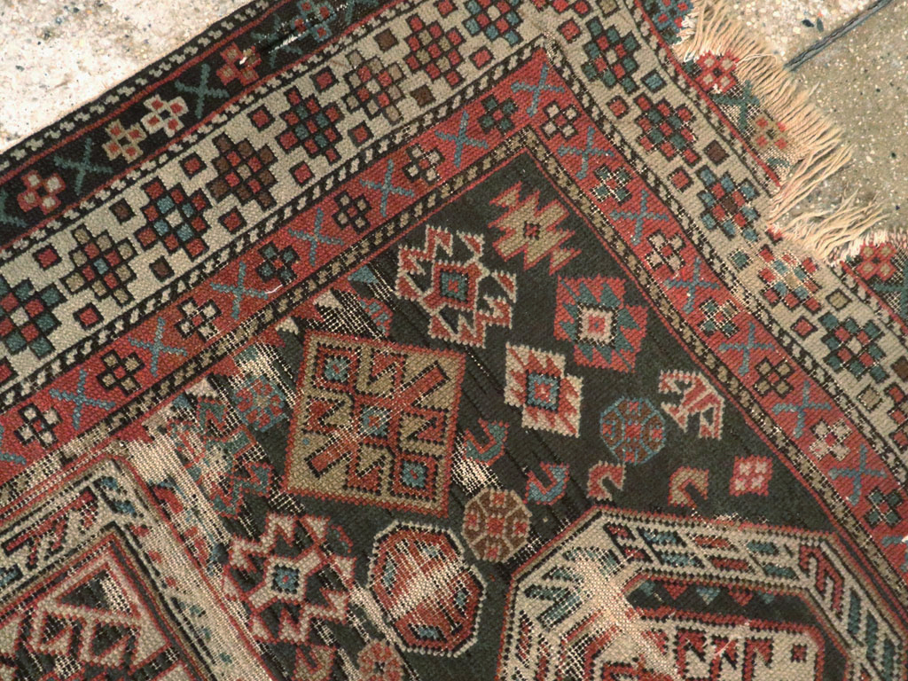 Antique Caucasian Shirvan Distressed Rug, No.20516 - Galerie Shabab