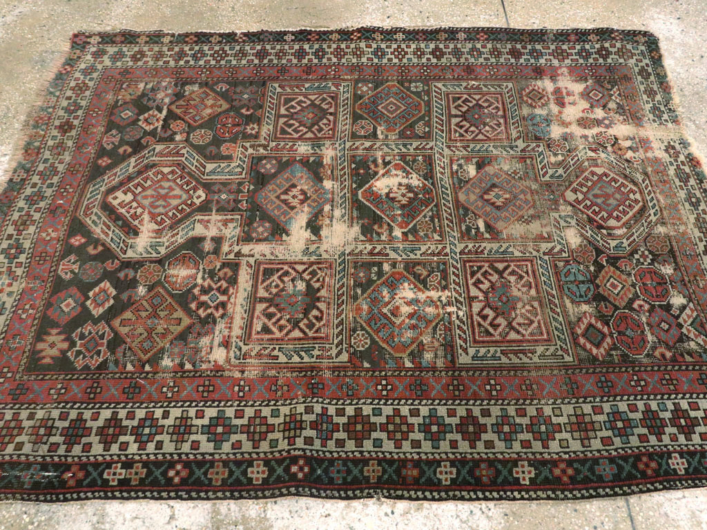Antique Caucasian Shirvan Distressed Rug, No.20516 - Galerie Shabab