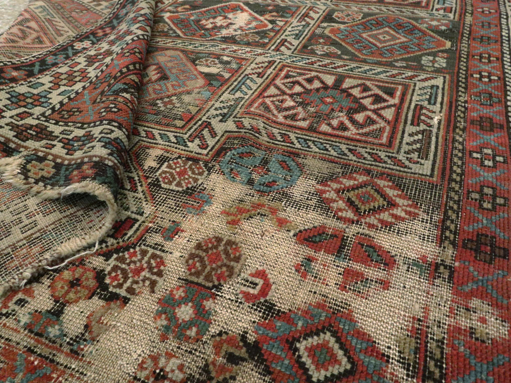 Antique Caucasian Shirvan Distressed Rug, No.20516 - Galerie Shabab