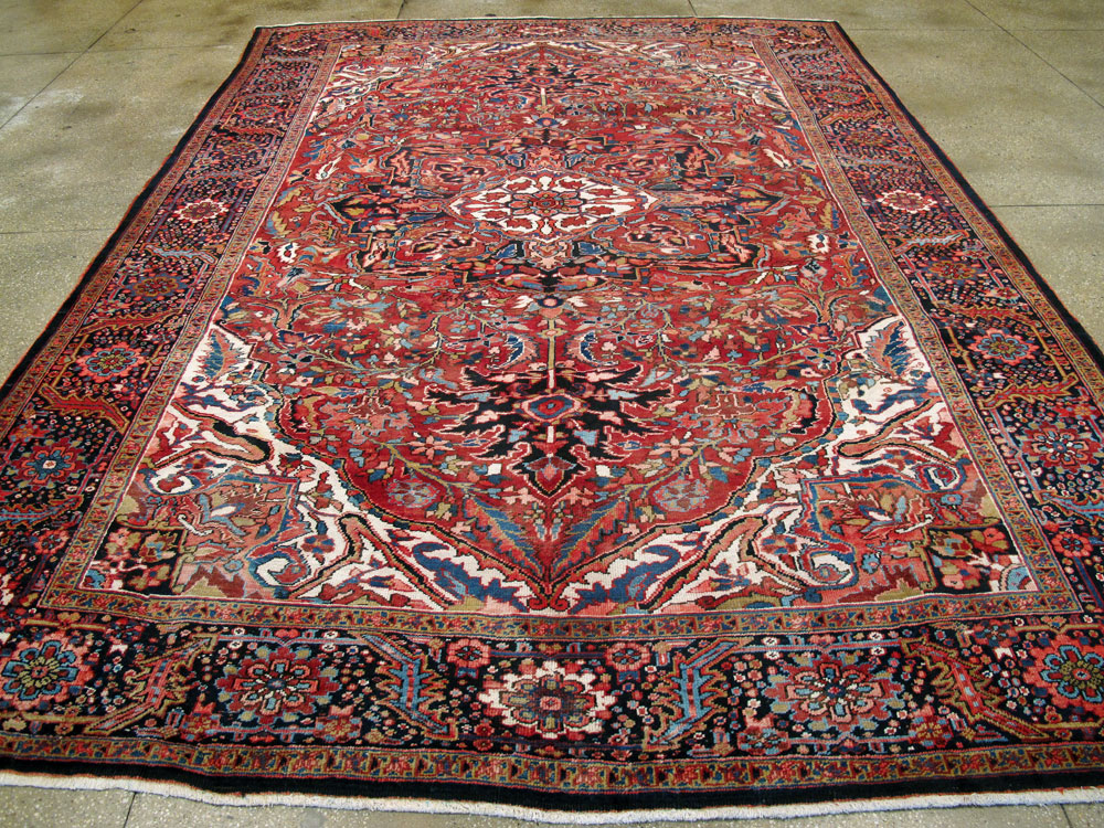 Vintage Persian Heriz Carpet, No.20566 - Galerie Shabab