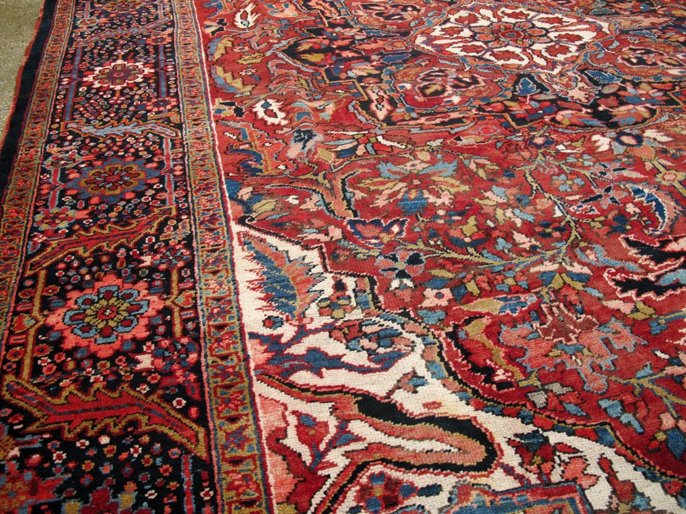 Vintage Persian Heriz Carpet, No.20566 - Galerie Shabab