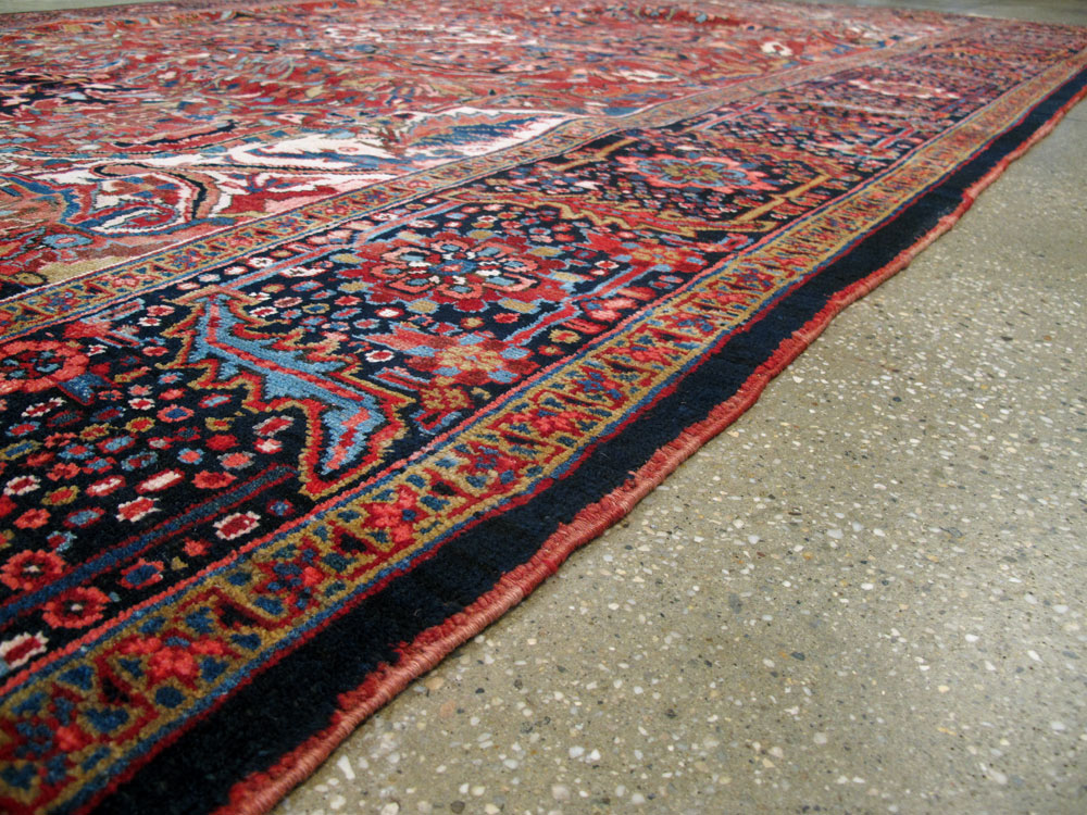 Vintage Persian Heriz Carpet, No.20566 - Galerie Shabab