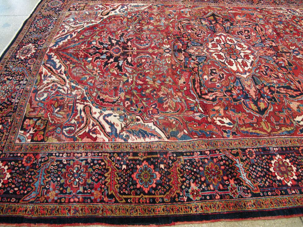 Vintage Persian Heriz Carpet, No.20566 - Galerie Shabab