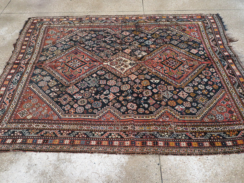 Antique Persian Shiraz Distressed Rug, No.20573 - Galerie Shabab