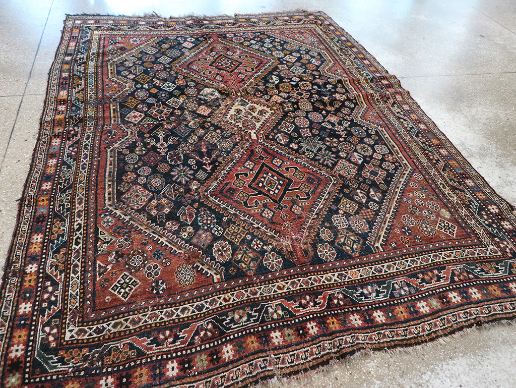Antique Persian Shiraz Distressed Rug, No.20573 - Galerie Shabab