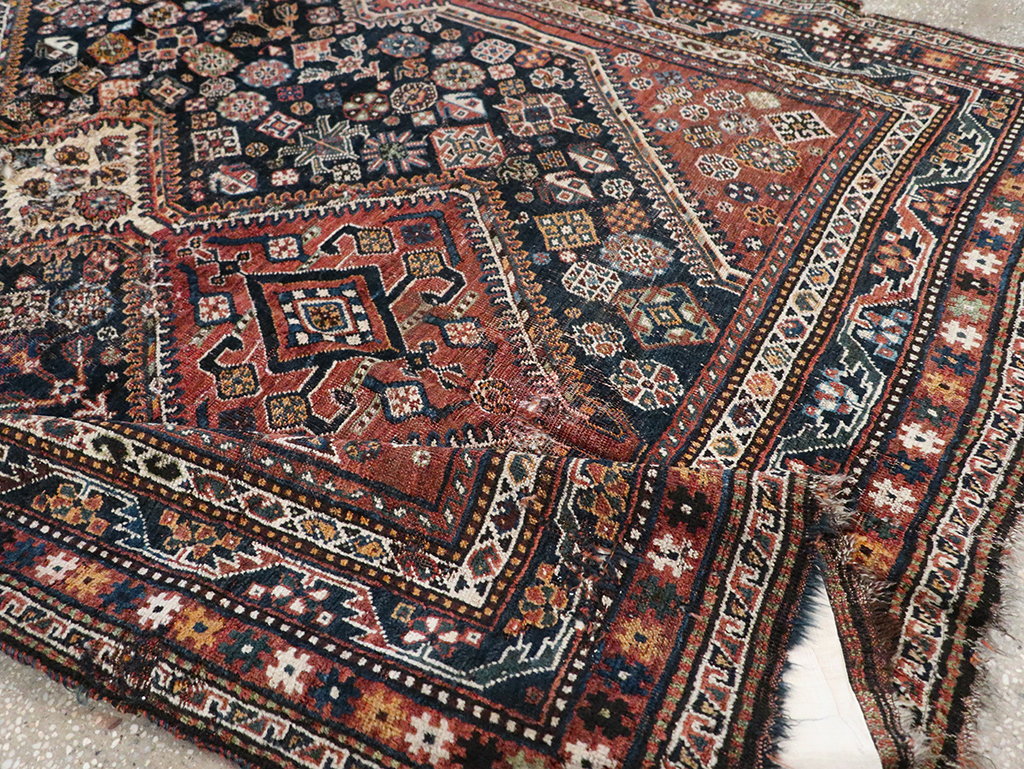 Antique Persian Shiraz Distressed Rug, No.20573 - Galerie Shabab