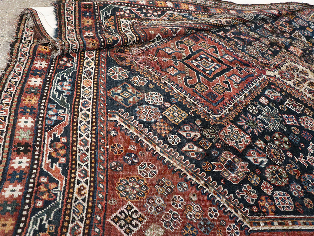 Antique Persian Shiraz Distressed Rug, No.20573 - Galerie Shabab