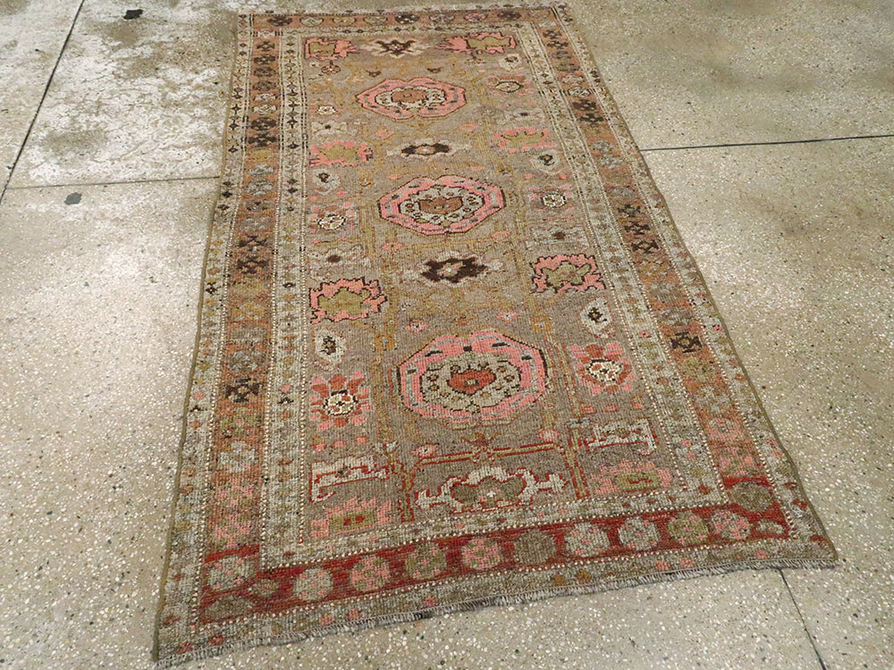 Antique Persian Kurdish Rug, No.20611 - Galerie Shabab