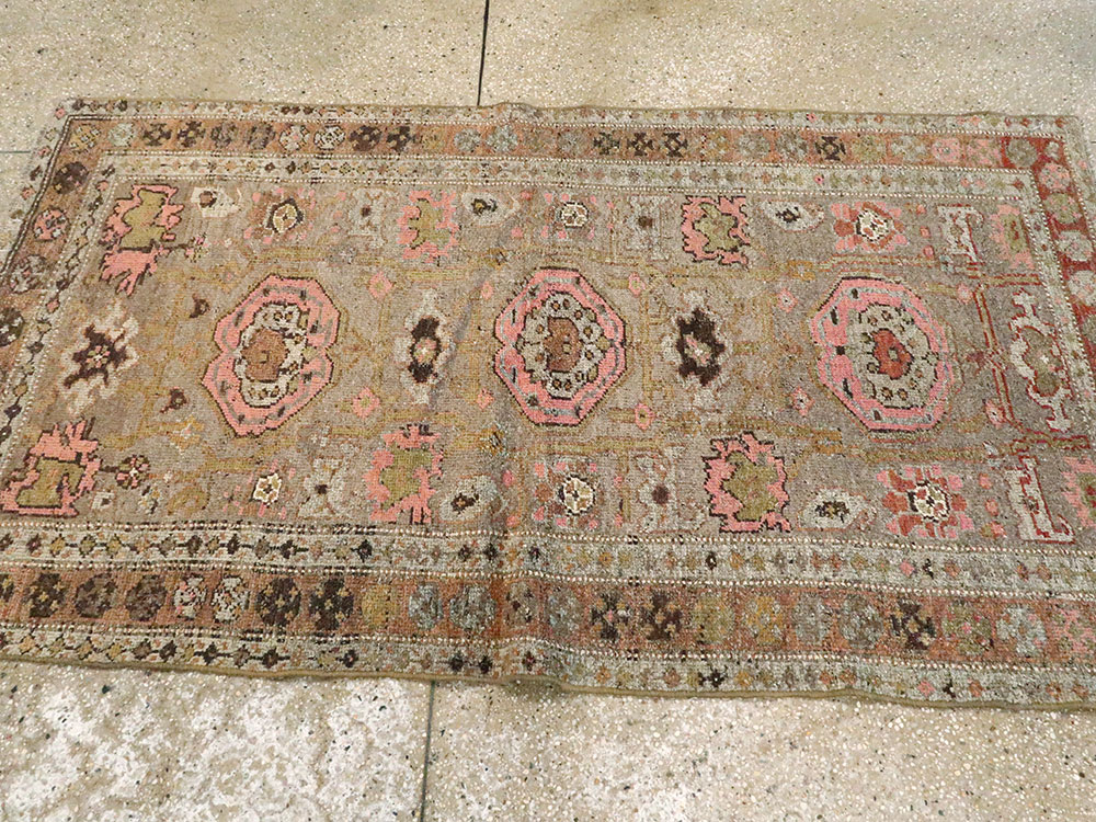 Antique Persian Kurdish Rug, No.20611 - Galerie Shabab