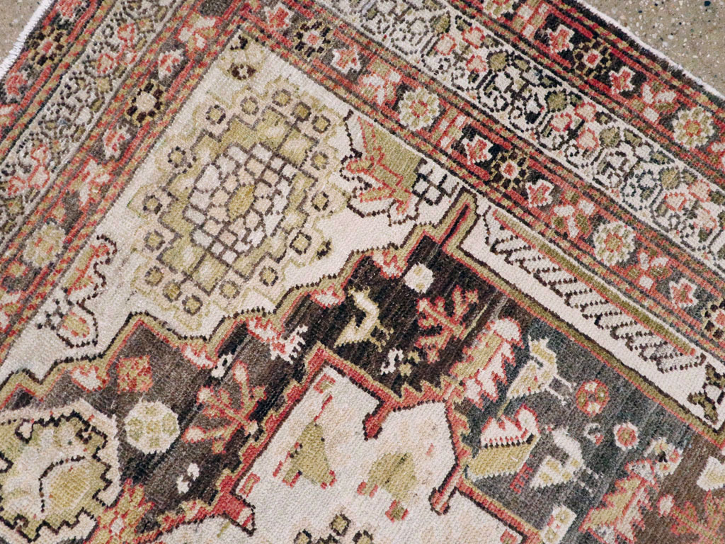 Vintage Persian Shiraz Rug, No.20644 - Galerie Shabab