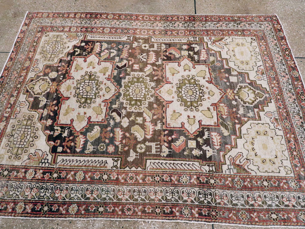 Vintage Persian Shiraz Rug, No.20644 - Galerie Shabab