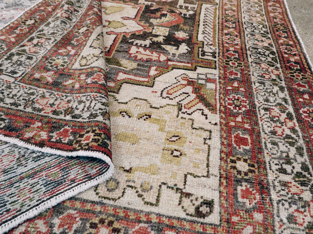 Vintage Persian Shiraz Rug, No.20644 - Galerie Shabab