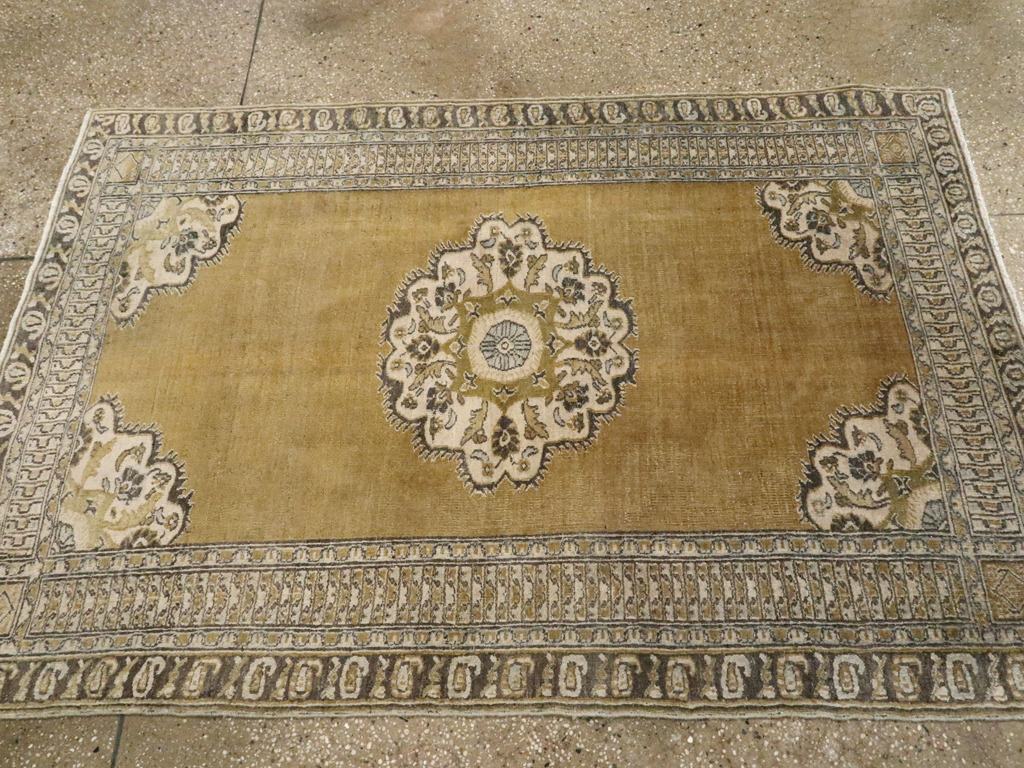 Antique Persian Khorossan Rug, No.20657 - Galerie Shabab