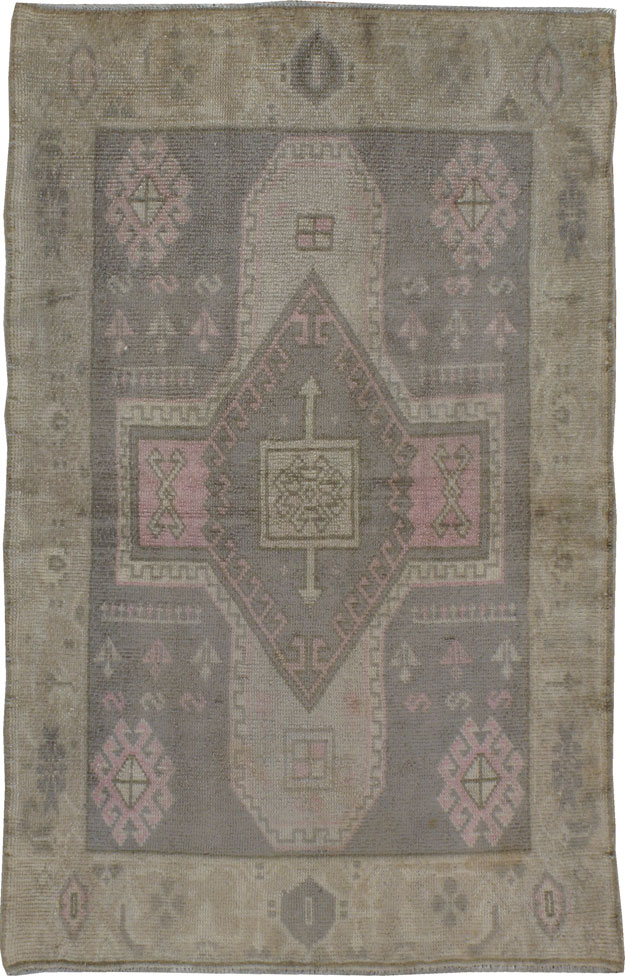 Antique European Oushak Rug, No.20668 - Galerie Shabab