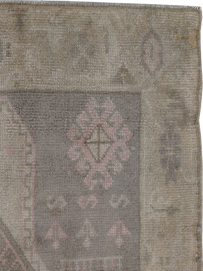 Antique European Oushak Rug, No.20668 - Galerie Shabab