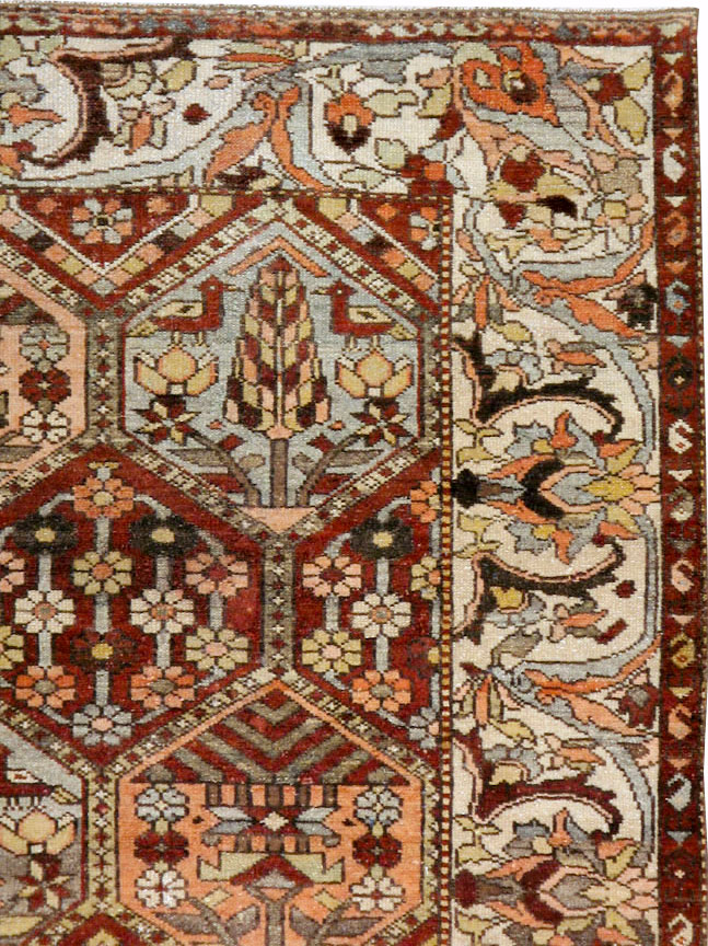 Antique Persian Bakhtiari Rug, No.20698 - Galerie Shabab