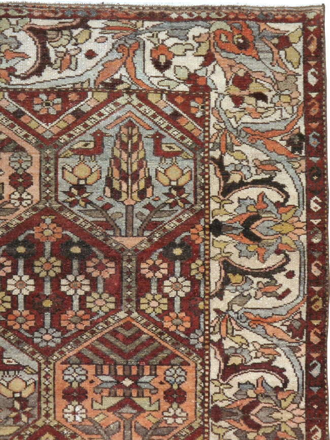 Antique Persian Bakhtiari Rug, No.20698 - Galerie Shabab