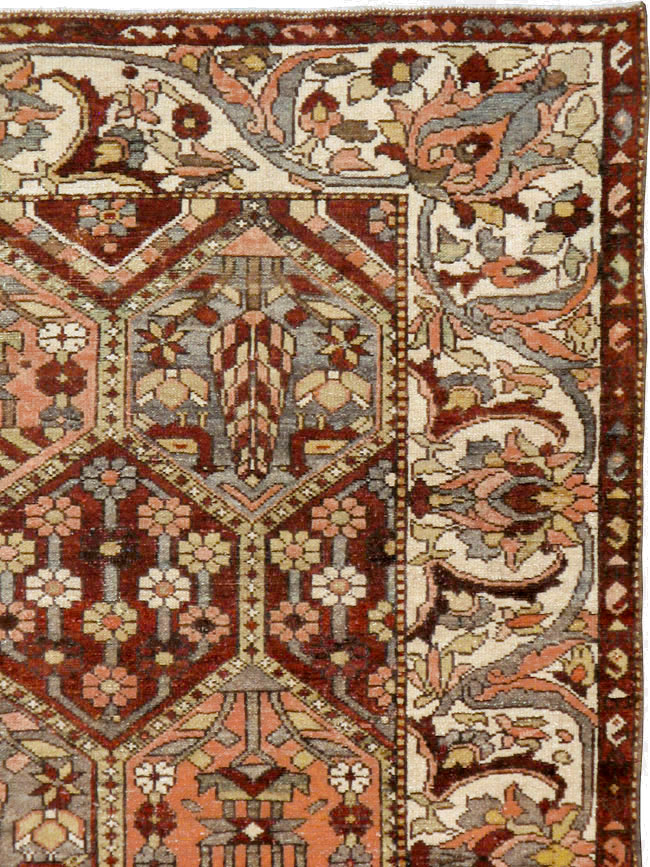 Antique Persian Bakhtiari Rug, No.20698 - Galerie Shabab