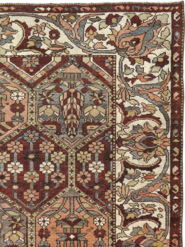 Antique Persian Bakhtiari Rug, No.20698 - Galerie Shabab